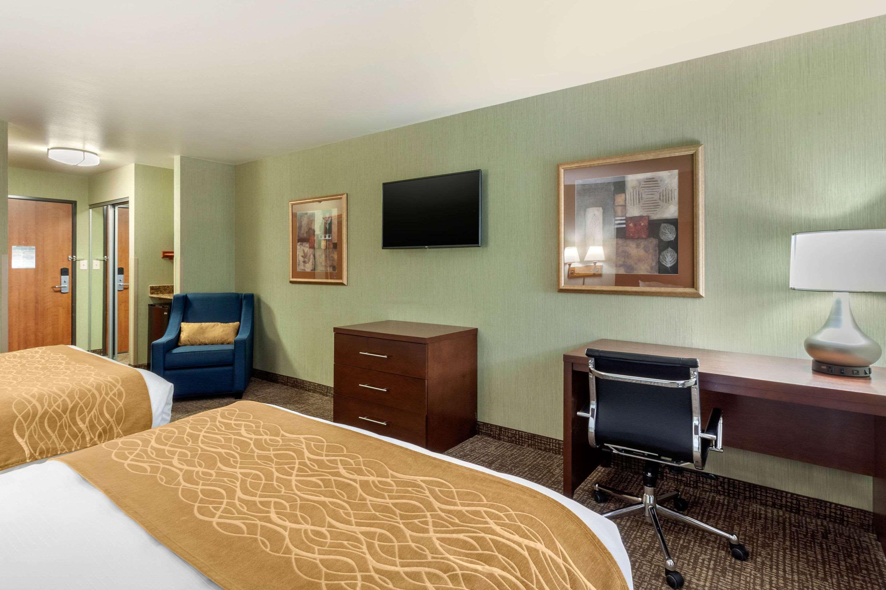 Hotel Comfort & I-90 3*